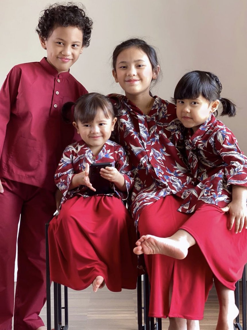ANDIKA Baju Melayu Cekak Musang Set in Ruby